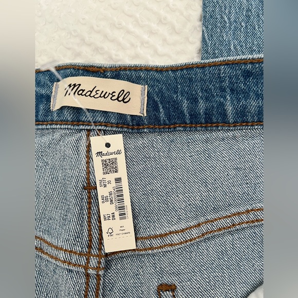 Madewell | The Perfect Vintage Flare Jean in Delavan Wash - Picture 2 of 6